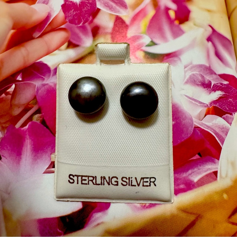 925,Fresh water black pearls stud earrings with Sterling silver.